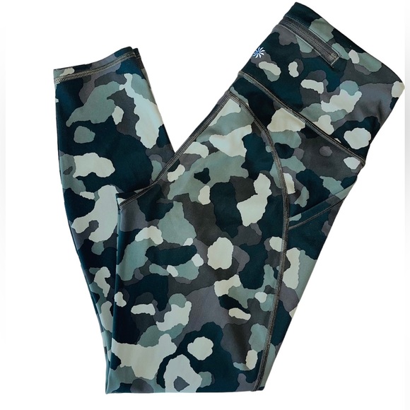 ATHLETA LIGHTING 7/8 THIGH LEGGING SUPERSONIC GREEN CAMO SIZE SMALL - Picture 4 of 6